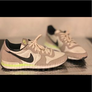 Womens Nike Internationalist